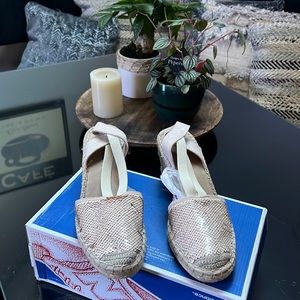 Cute sparkly wedge New ANNE Klein